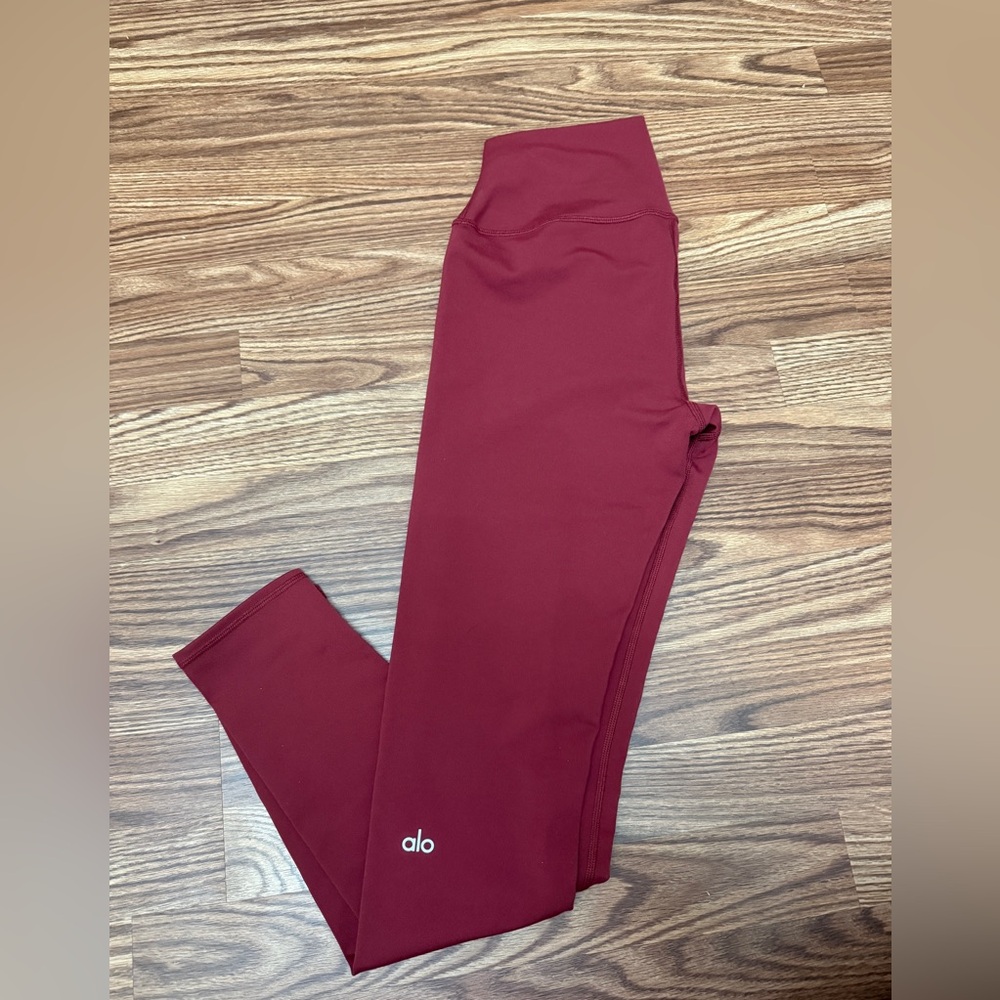 Alo Yoga AirBrush leggings Dark Cranberry Color NWOT